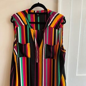 Torrid Sleevless Blouse. Two front pockets,